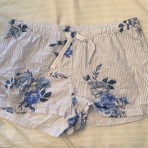 Old navy poplin sleep shorts. Size Medium.